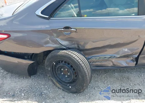 2016 Toyota Camry Le z USA, uszkodzony, nr VIN 4T4BF1FK5GR581229